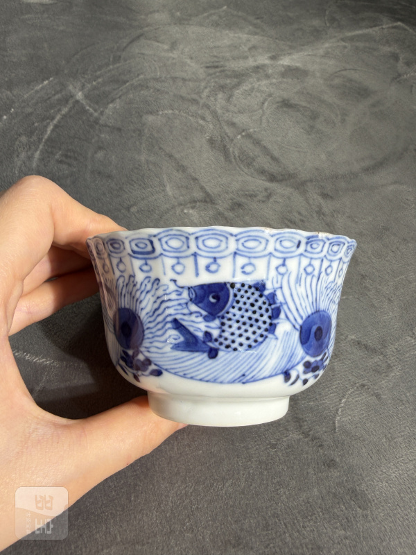 清晚期青花鱼藻纹花口杯 - 图4